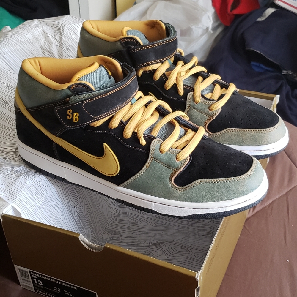 Nike Dunk Mid Premium Asbury Casino 13 DEADSTOck